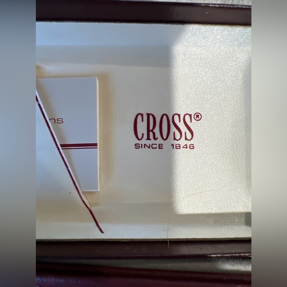 VINTAGE CROSS LADYS PEN- LEATHER CASE - BEATIFULL CONDITION & COLOR- 80s IN BOX - Picture 5 of 7